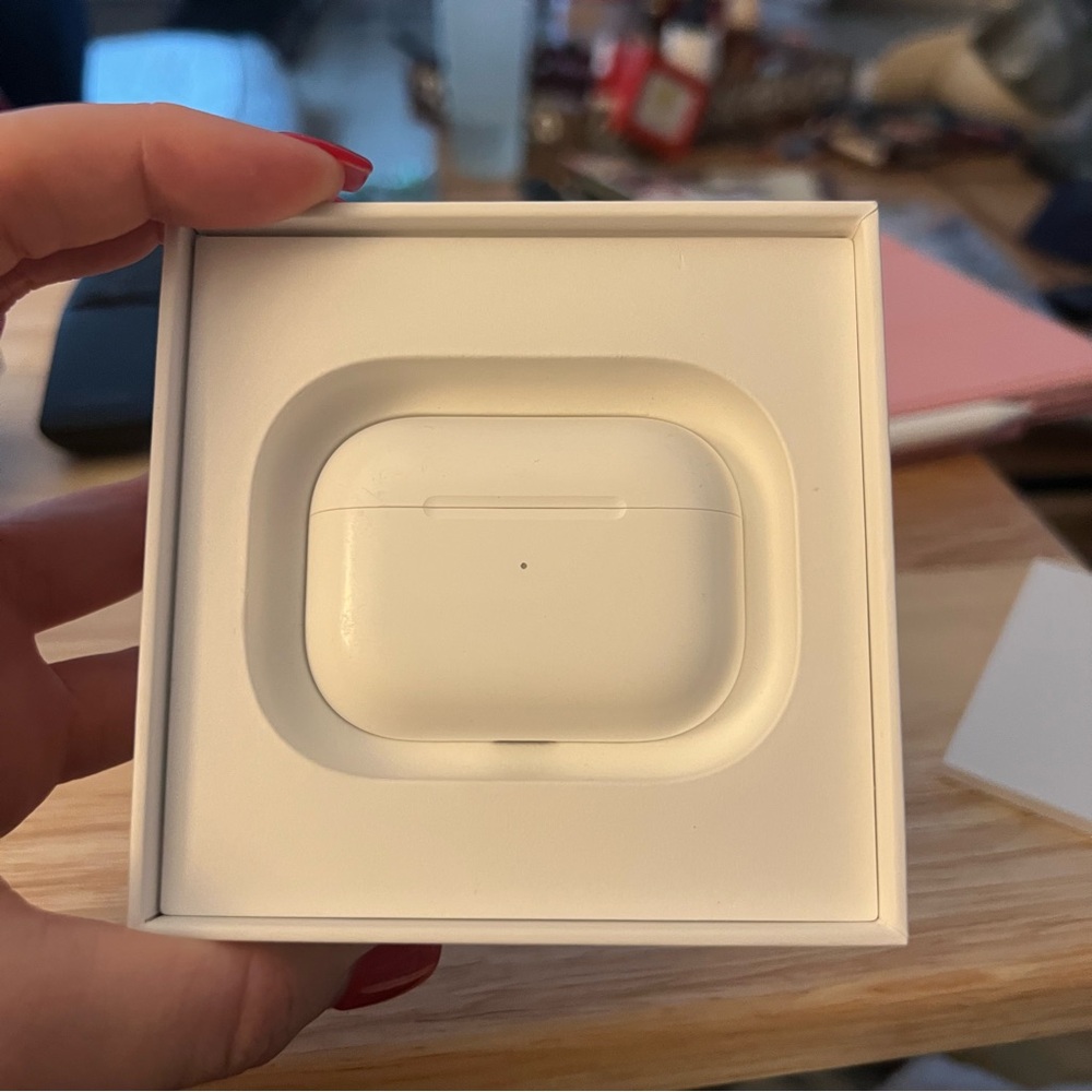 Apple AirPods Pro (1st Generation) - Picture 7 of 11